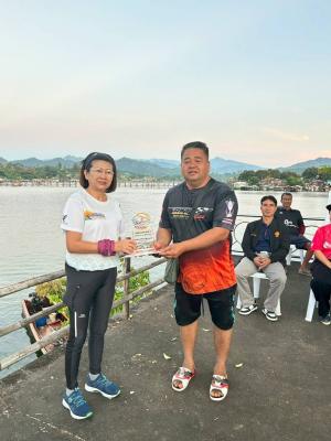 ร่วมมอบโล่รางวัลในงานประเพณีการแข่งขันเรือสะพานไม้อุตตมานุสรณ์ ครบรอบ 40 ปี ชิงถ้วยและรางวัลรวมกว่า 80,000 บาท